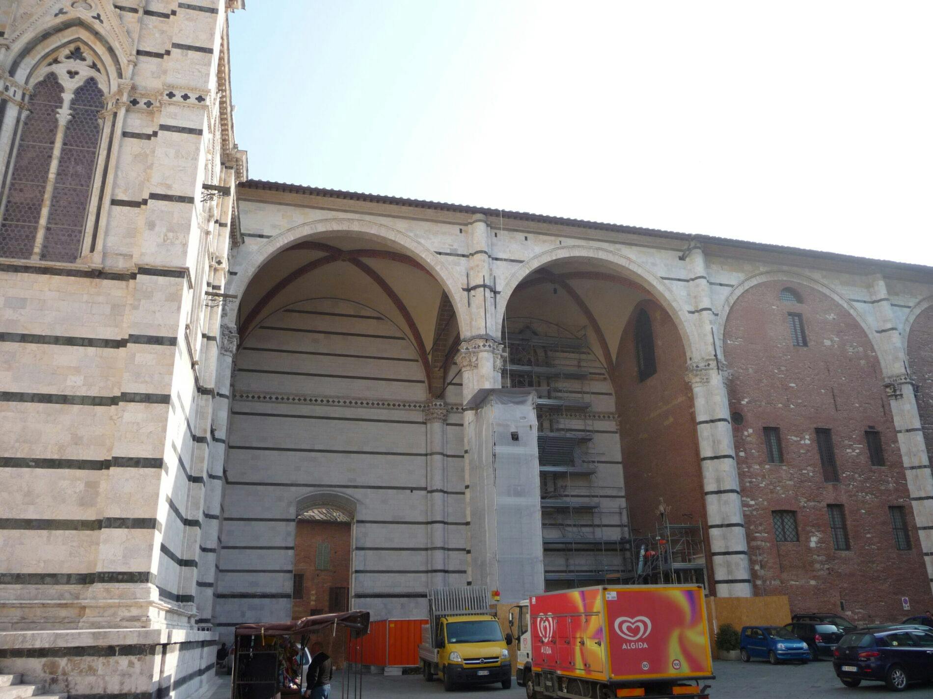 Facciate laterali del Duomo Nuovo