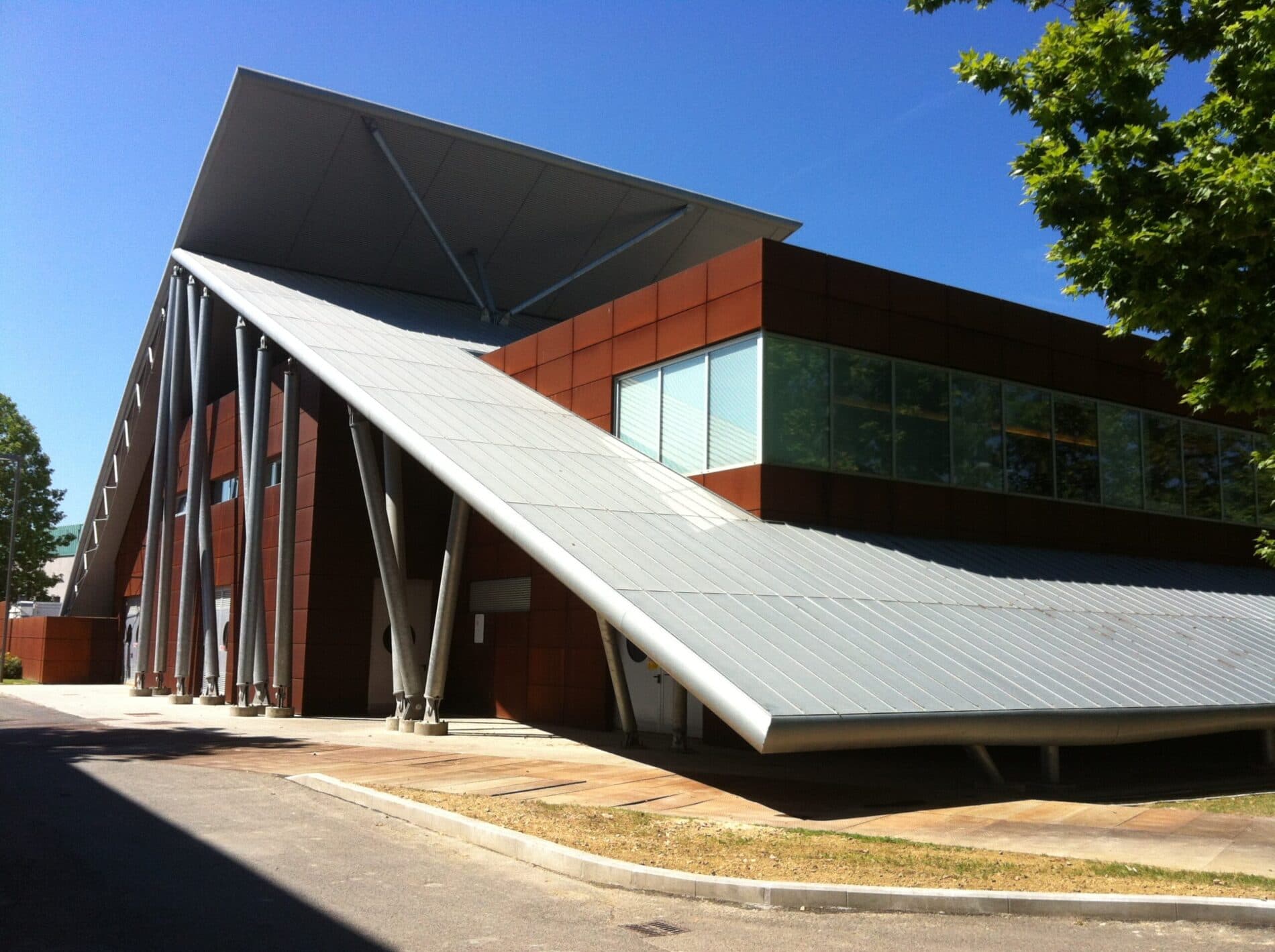 Edificio tecnologico per la produzione di energie rinnovabili